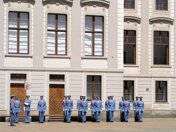 Change of Prague Castle guards